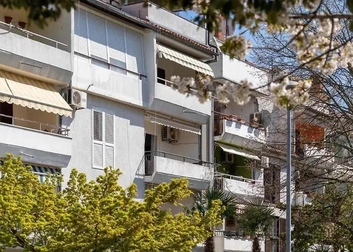 Διαμέρισμα Dinora *